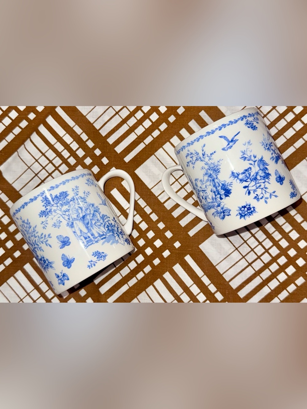 Queen’s by Churchill Toile de Jardin Blue White Mugs Set of 2 England Discont.